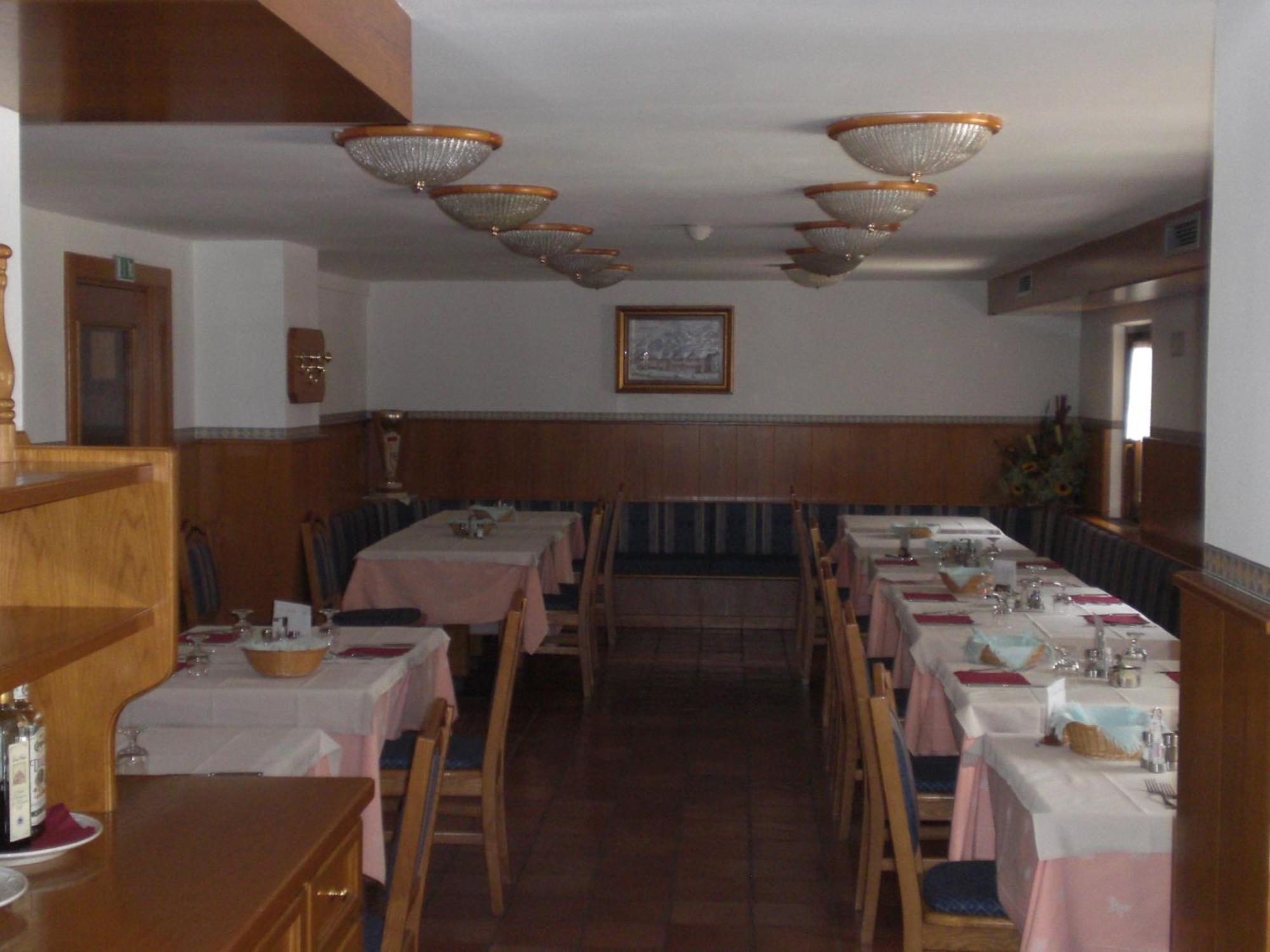 Edelweiss Hotel 3*